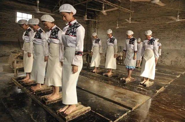 茅臺(tái)好喝還是手板好做？(圖1)